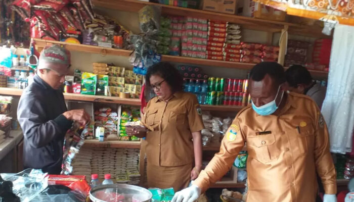 Pemerintah Lanny Jaya Sidak di Pasar Tiom, Temukan Barang Kadaluwarsa