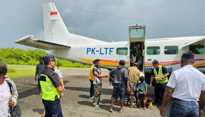 Penerbangan Perintis Akimuga Lancar, Warga Sampaikan Terima Kasih