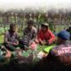 Satgas Yonif 521/DY Laksanakan Komsos di Kampung Bolakme