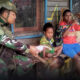 Satgas Yonif 500/Sikatan Bangun Kebersamaan Dengan Anak-Anak Papua Melalui Komsos di TK Mamba